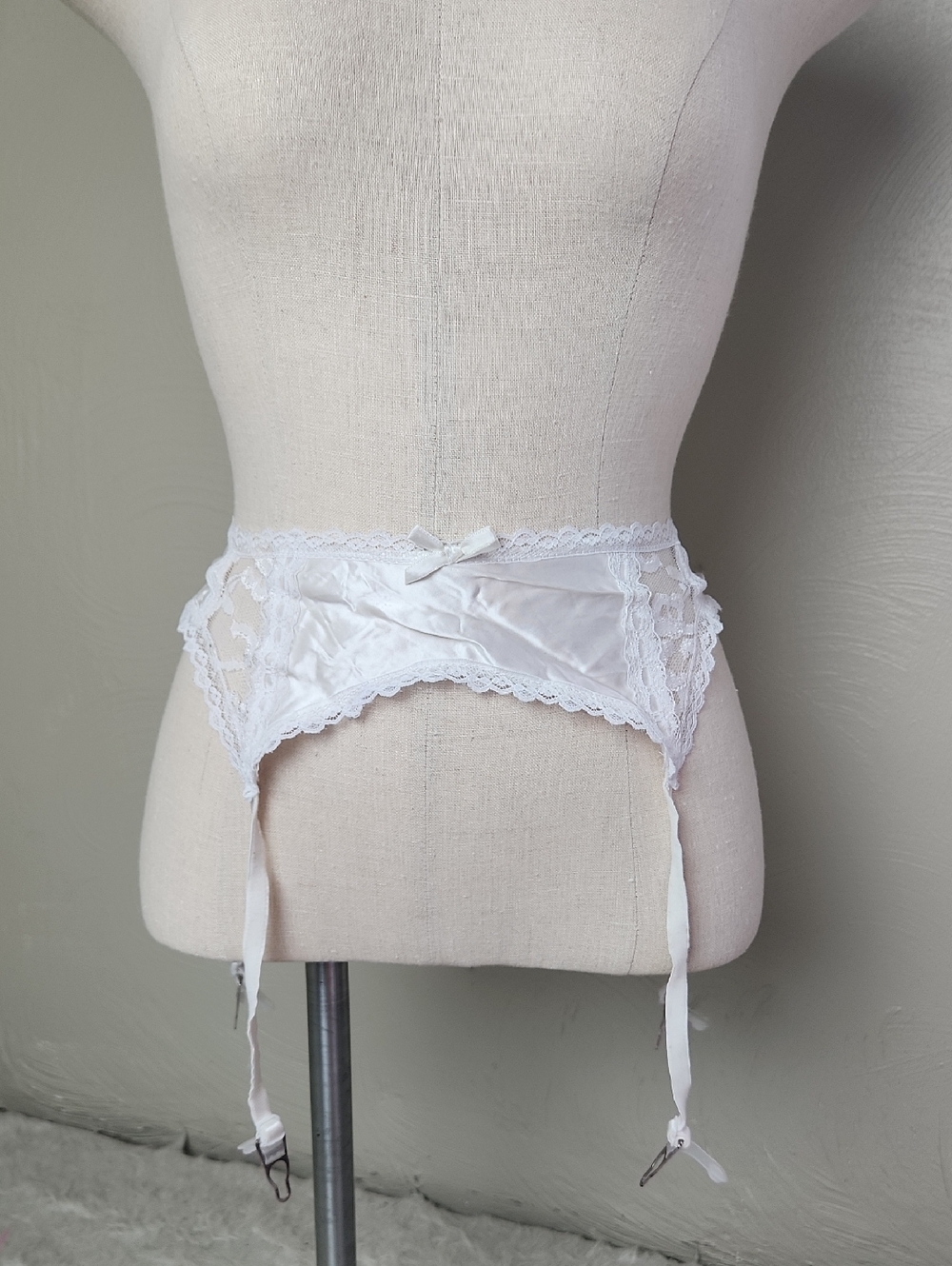 Vintage Frederick's Of Hollywood White Lace Garter Belt - Lingerie OSFM